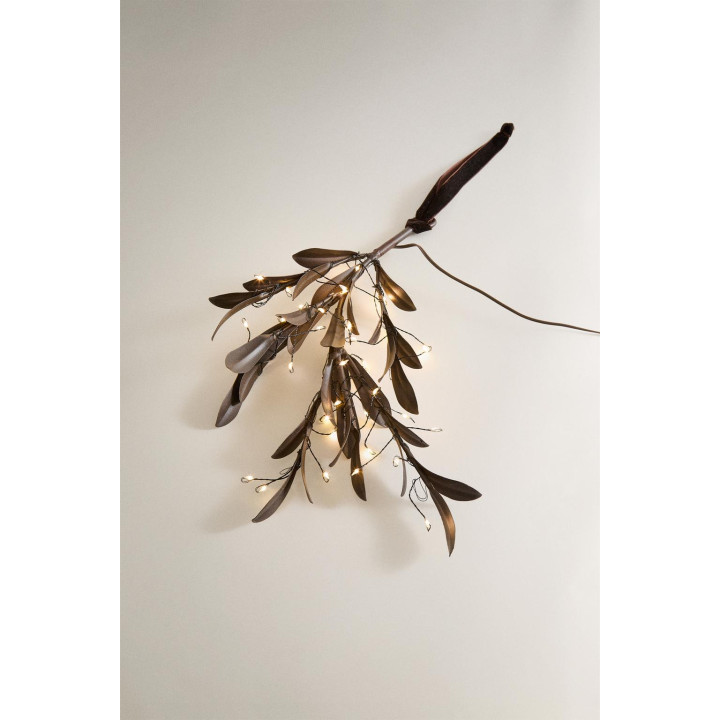 Средняя ветвь с листьями и огоньками