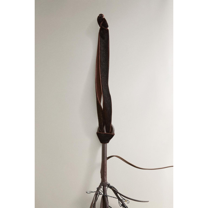 Средняя ветвь с листьями и огоньками