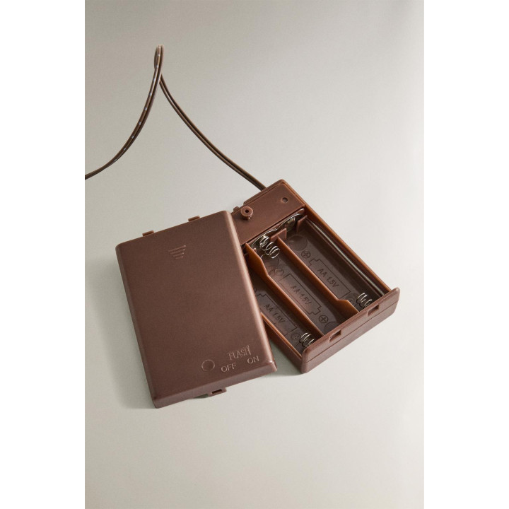 Средняя ветвь с листьями и огоньками