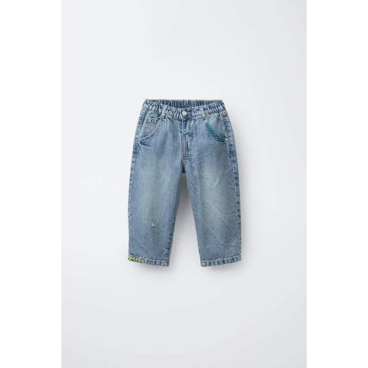 Джинсы с вышивкой и свободным кроем