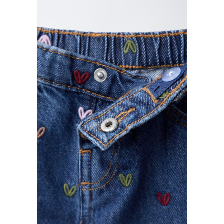 ДЖИНСЫ-КЮЛОТЫ С ВЫШИВКОЙ «СЕРДЕЧКИ»