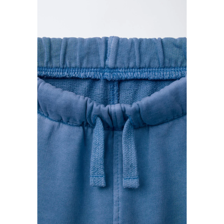 ШОРТЫ-БЕРМУДЫ ИЗ МЯГКОЙ ТКАНИ С ЛОГОТИПОМ И ДЕКОРАТИВНЫМИ ВСТАВКАМИ