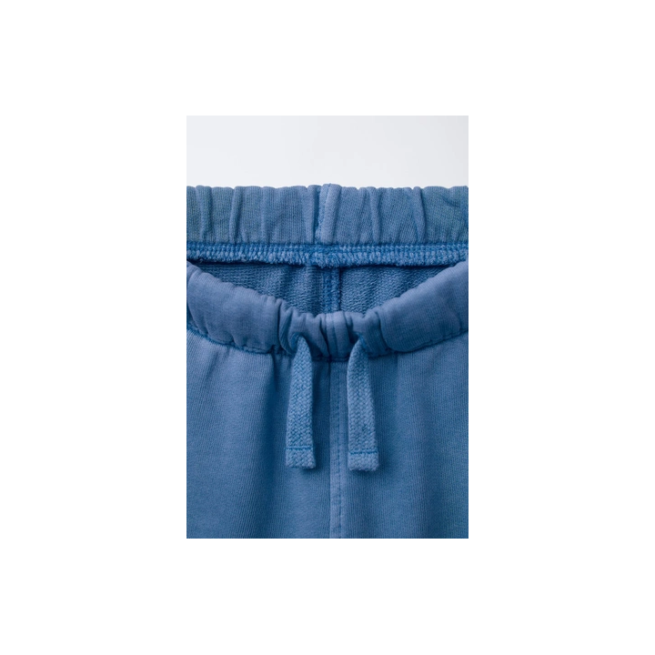 ШОРТЫ-БЕРМУДЫ ИЗ МЯГКОЙ ТКАНИ С ЛОГОТИПОМ И ДЕКОРАТИВНЫМИ ВСТАВКАМИ