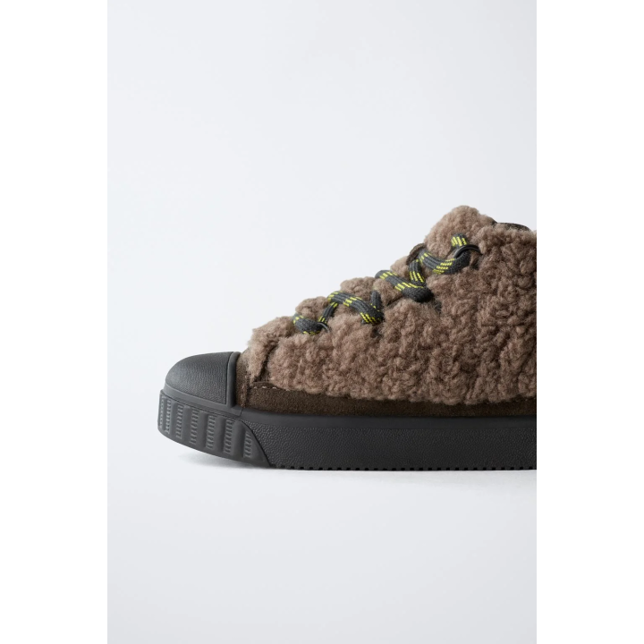 ВЫСОКИЕ КРОССОВКИ ИЗ ИСКУССТВЕННОЙ ОВЧИНЫ