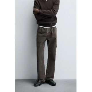 Джинсы прямого кроя со складками