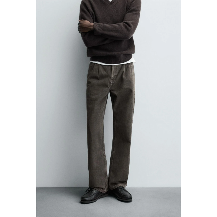 Джинсы прямого кроя со складками