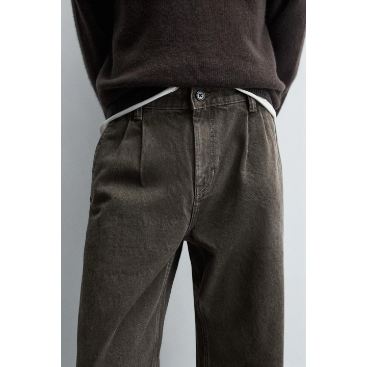 Джинсы прямого кроя со складками