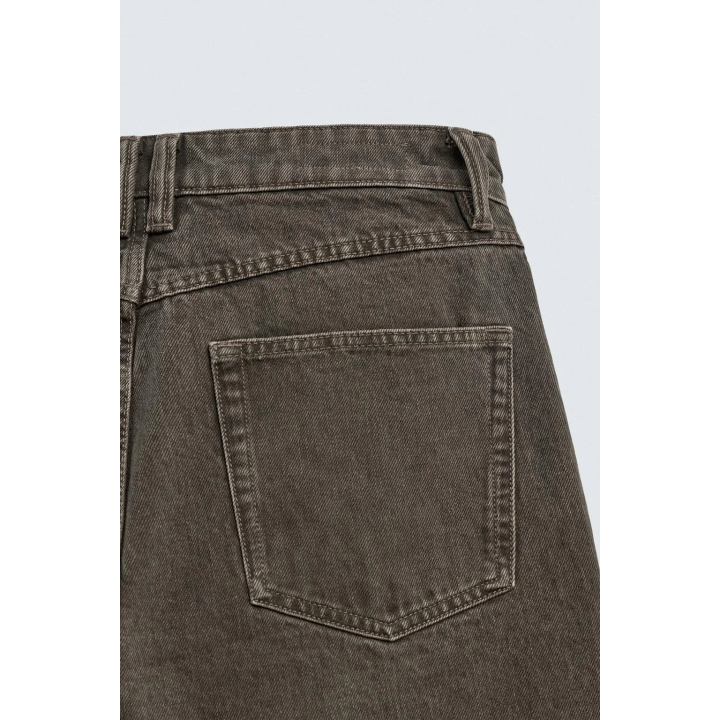 Джинсы прямого кроя со складками