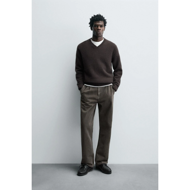 Джинсы прямого кроя со складками