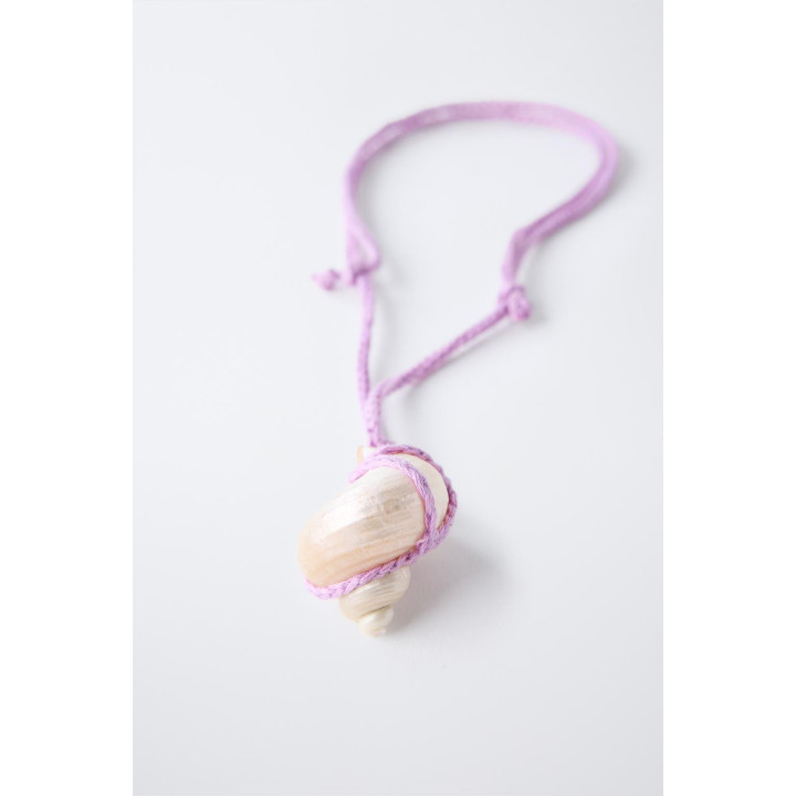 ОЖЕРЕЛЬЕ ИЗ ШНУРА С ПОДВЕСКОЙ «РАКУШКА»