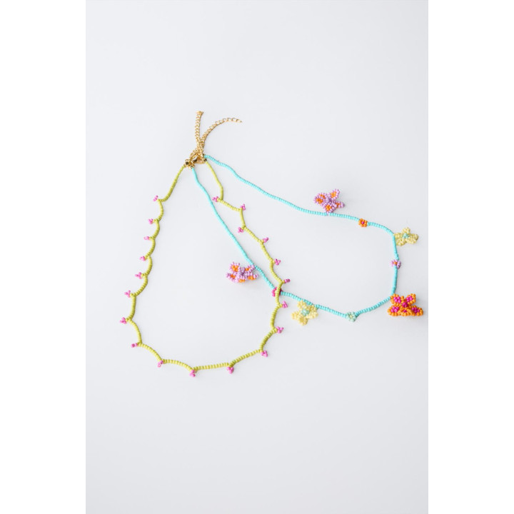 PACK OF TWO NECKLACES WITH FLOWER BEADS
