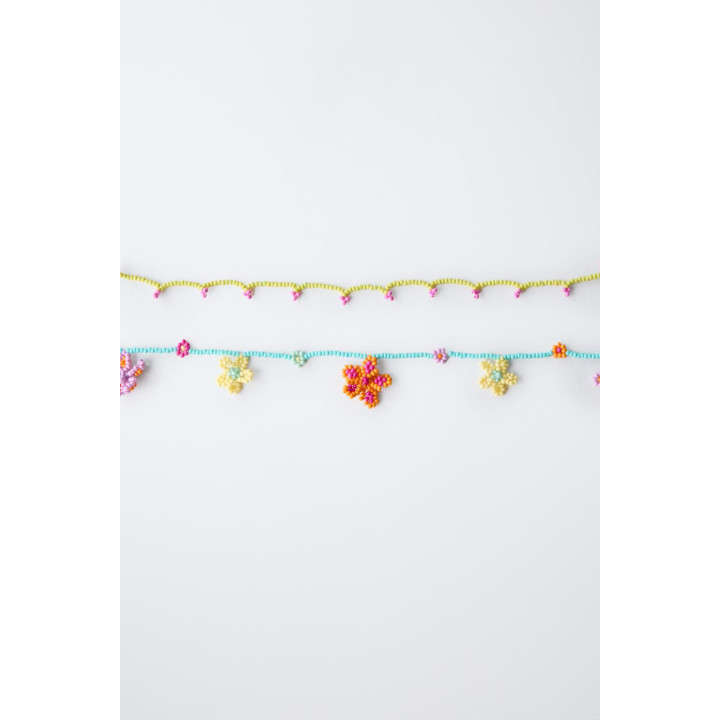 PACK OF TWO NECKLACES WITH FLOWER BEADS