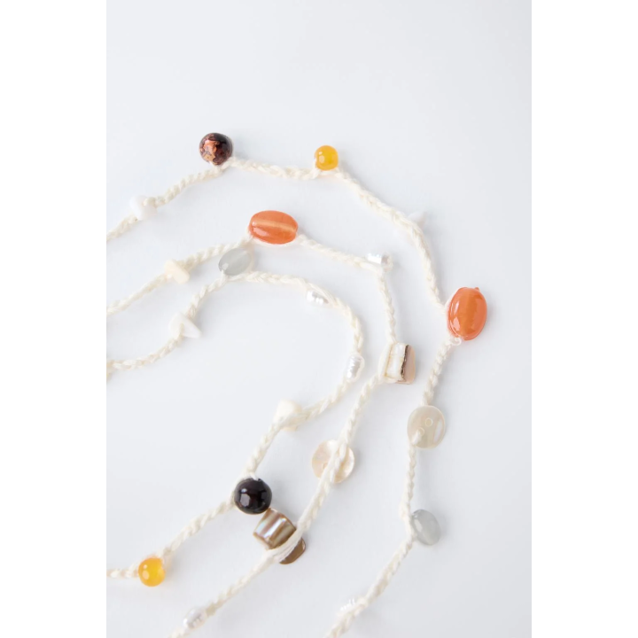 ОЖЕРЕЛЬЕ С БУСИНАМИ И РАКУШКАМИ