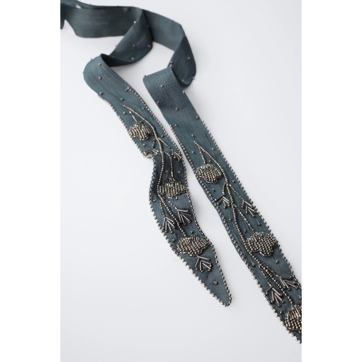 Шарф-ожерелье с вышивкой