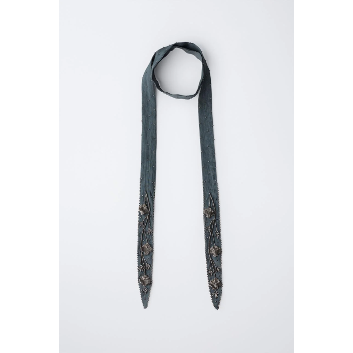 Шарф-ожерелье с вышивкой