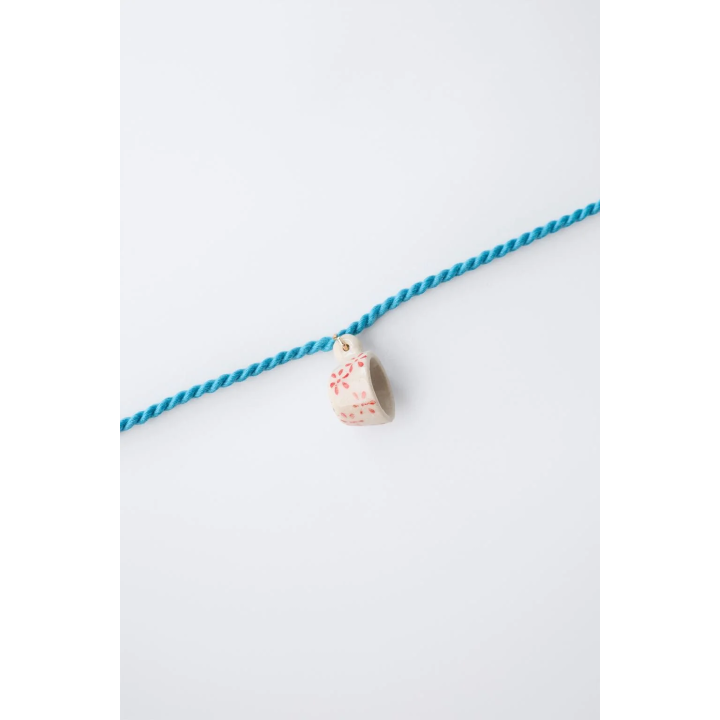 ОЖЕРЕЛЬЕ-ШНУРОК С КЕРАМИЧЕСКОЙ КРУЖКОЙ