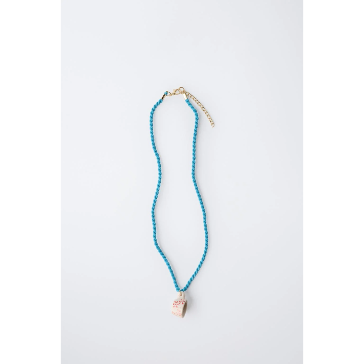 ОЖЕРЕЛЬЕ-ШНУРОК С КЕРАМИЧЕСКОЙ КРУЖКОЙ