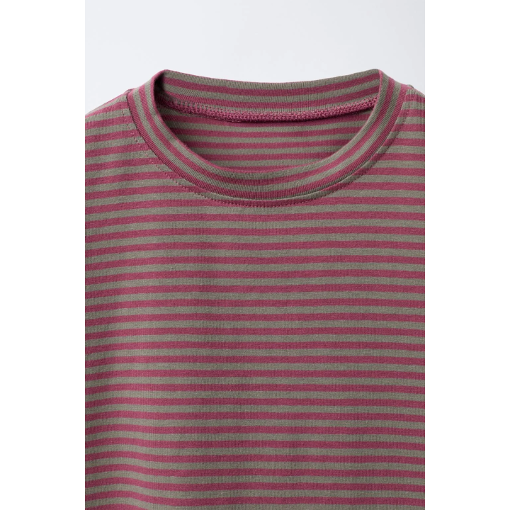 ФУТБОЛКА С ПОЛОСАТЫМ ПРИНТОМ