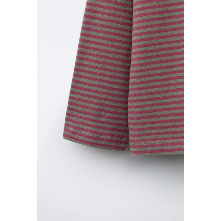 ФУТБОЛКА С ПОЛОСАТЫМ ПРИНТОМ