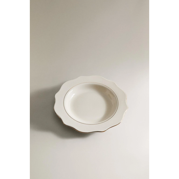 Фарфоровый десертный тарелка с декоративным краем