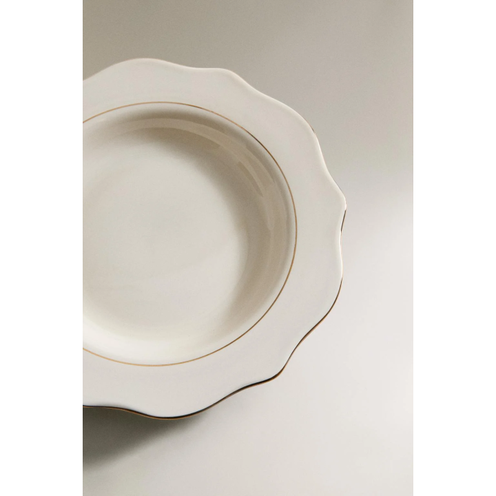 Фарфоровый десертный тарелка с декоративным краем