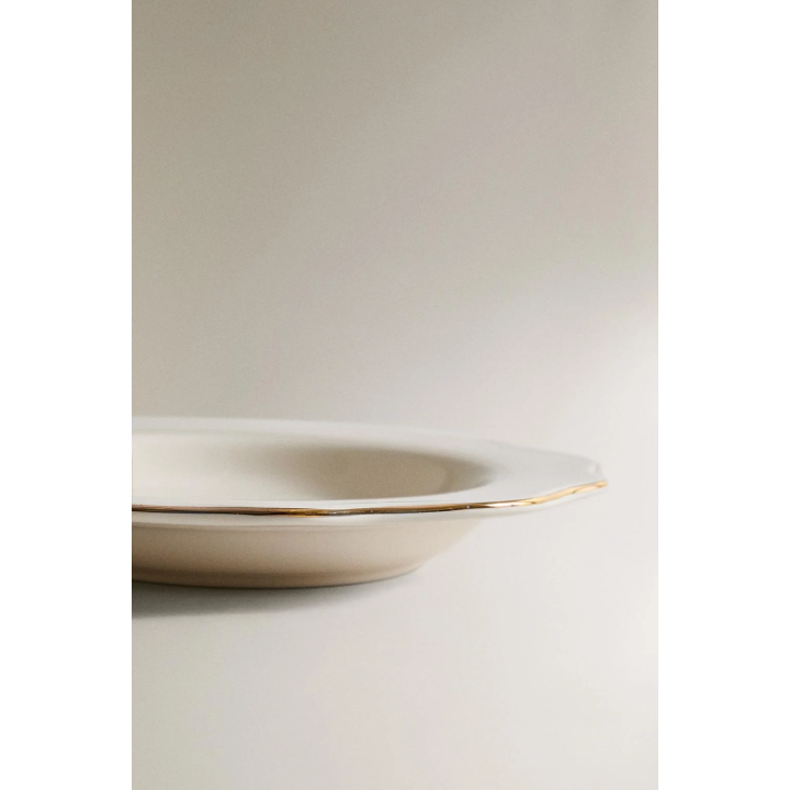 Фарфоровый десертный тарелка с декоративным краем