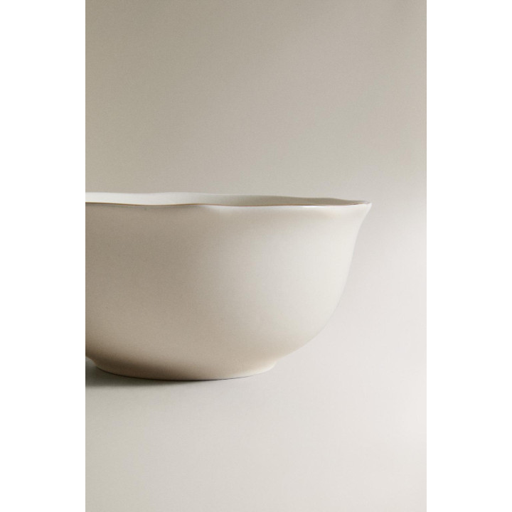 Фарфоровая чаша с волнистым краем