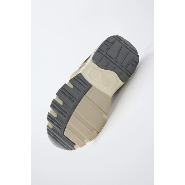 МНОГОСЛОЙНЫЕ СПОРТИВНЫЕ КРОССОВКИ