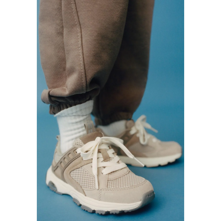 МНОГОСЛОЙНЫЕ СПОРТИВНЫЕ КРОССОВКИ