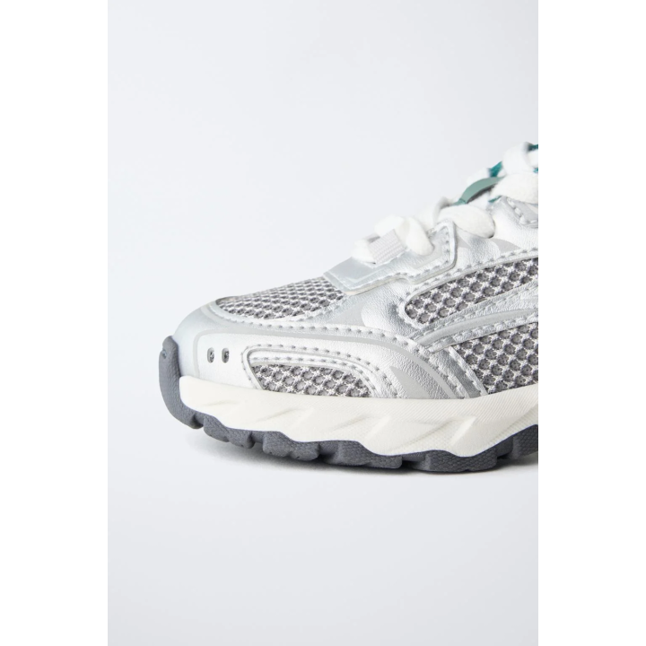 КРОССОВКИ С СЕТЧАТЫМИ ДЕТАЛЯМИ