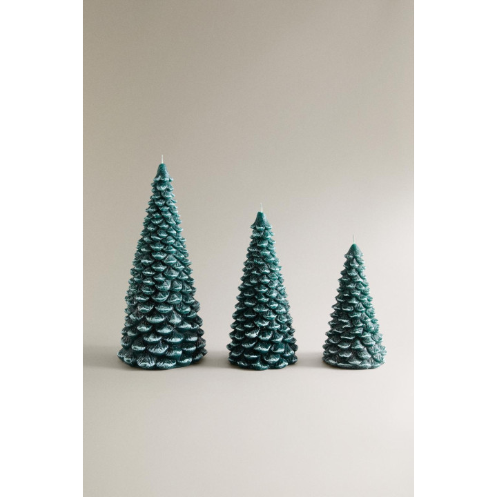 Свеча елка снежного рождества