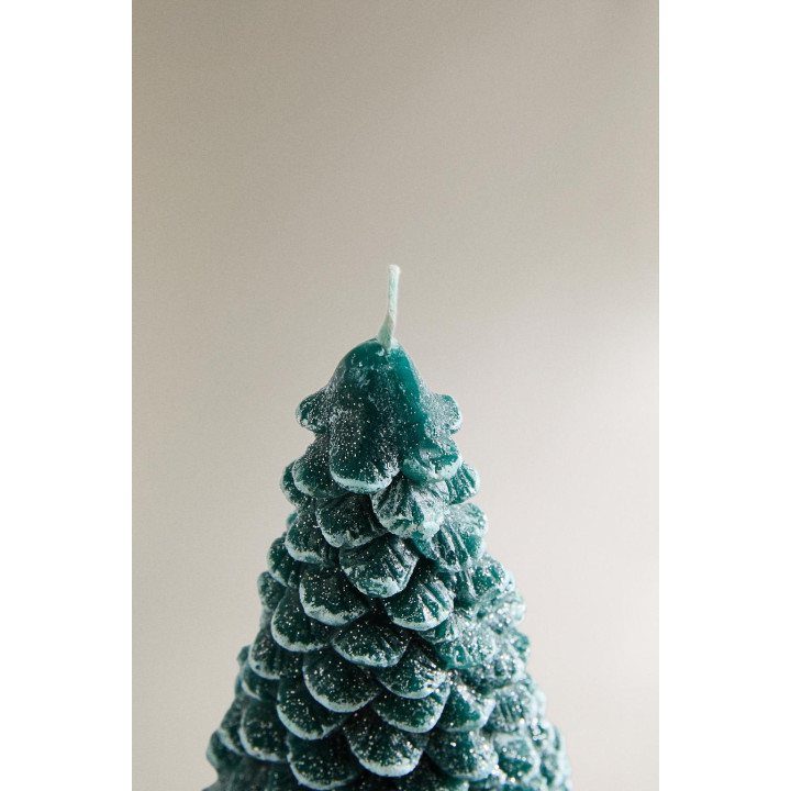 Свеча елка снежного рождества