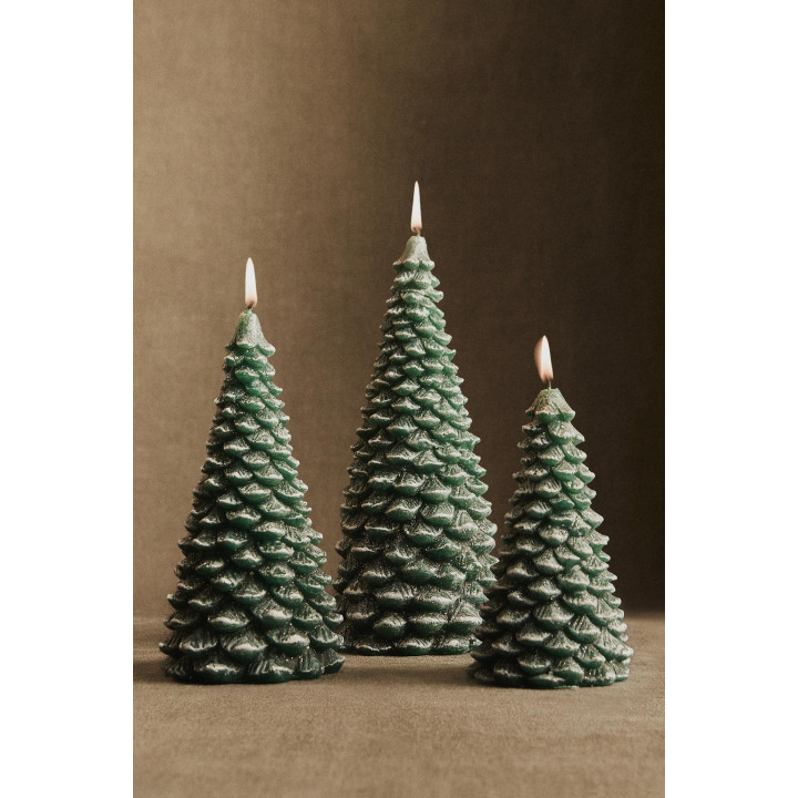 Свеча елка снежного рождества