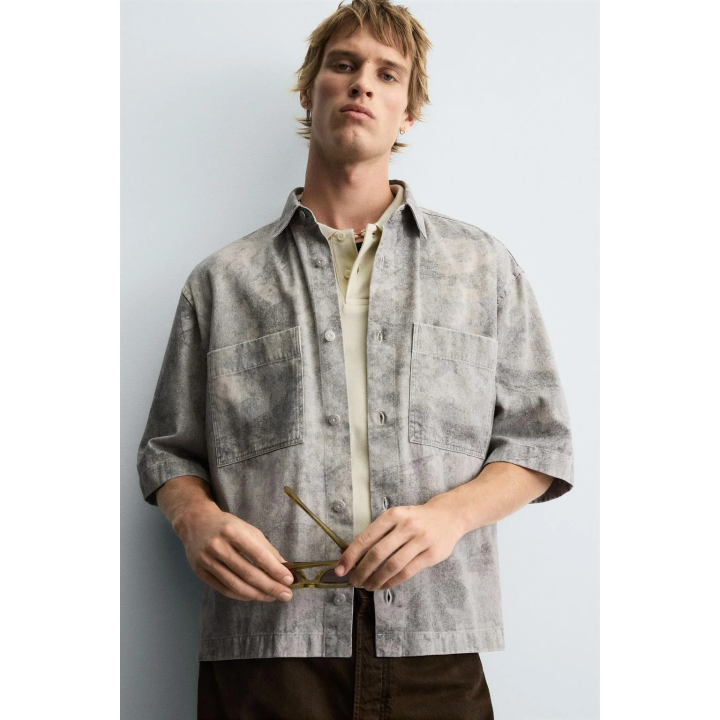 РУБАШКА RELAXED FIT С АБСТРАКТНЫМ ПРИНТОМ