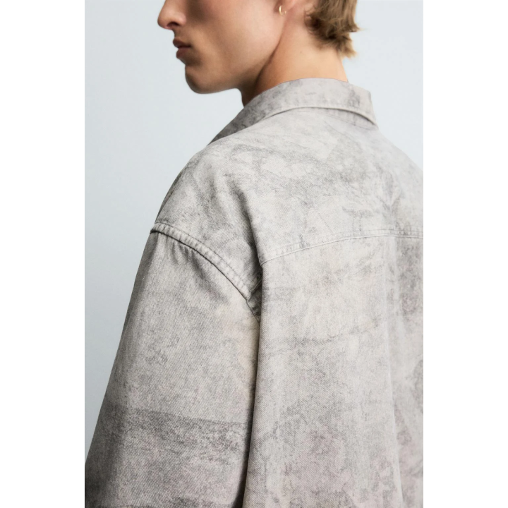 РУБАШКА RELAXED FIT С АБСТРАКТНЫМ ПРИНТОМ