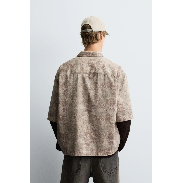 РУБАШКА RELAXED FIT С АБСТРАКТНЫМ ПРИНТОМ