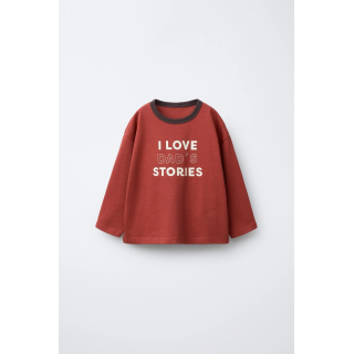 ФУТБОЛКА С КОНТРАСТНЫМИ ДЕТАЛЯМИ И НАДПИСЬЮ