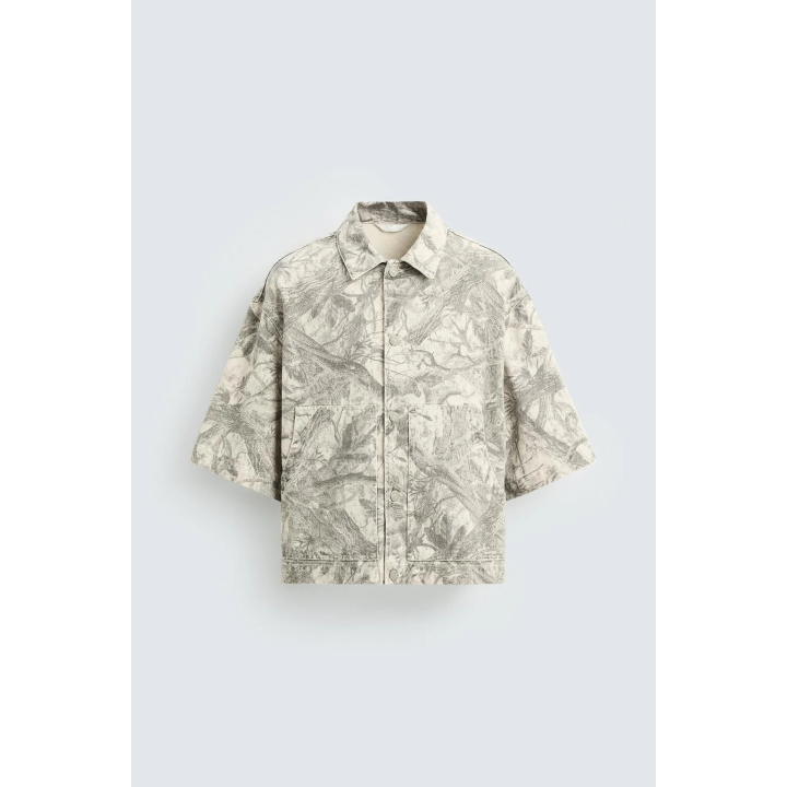 КУРТКА-РУБАШКА С АБСТРАКТНЫМ ПРИНТОМ И ЭФФЕКТОМ ПОТЕРТОСТИ