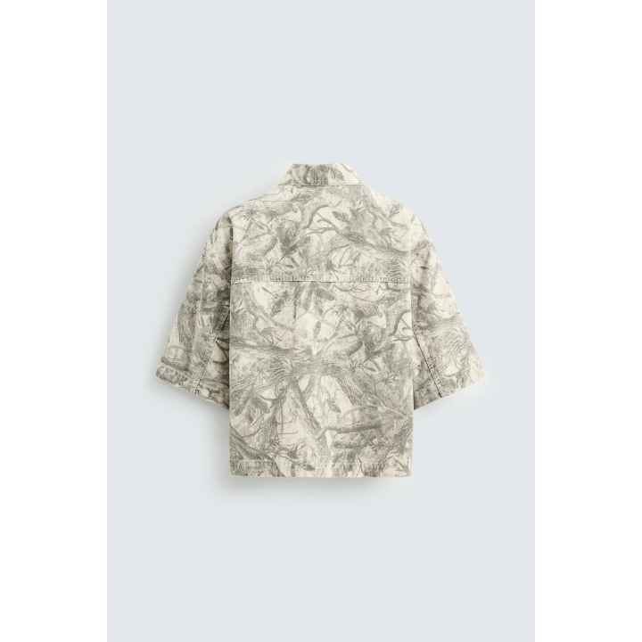 КУРТКА-РУБАШКА С АБСТРАКТНЫМ ПРИНТОМ И ЭФФЕКТОМ ПОТЕРТОСТИ