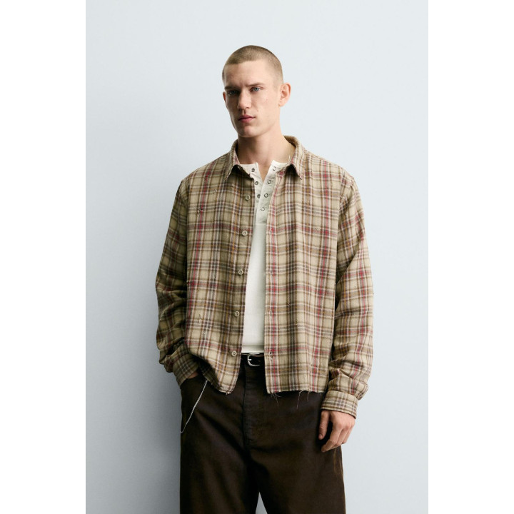 РУБАШКА В КЛЕТКУ С ЭФФЕКТОМ РВАНЫХ ДЕТАЛЕЙ