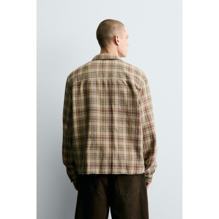 РУБАШКА В КЛЕТКУ С ЭФФЕКТОМ РВАНЫХ ДЕТАЛЕЙ