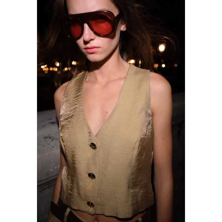 АТЛАСНЫЙ ТОП С ЗОЛОТИСТЫМИ ПУГОВИЦАМИ