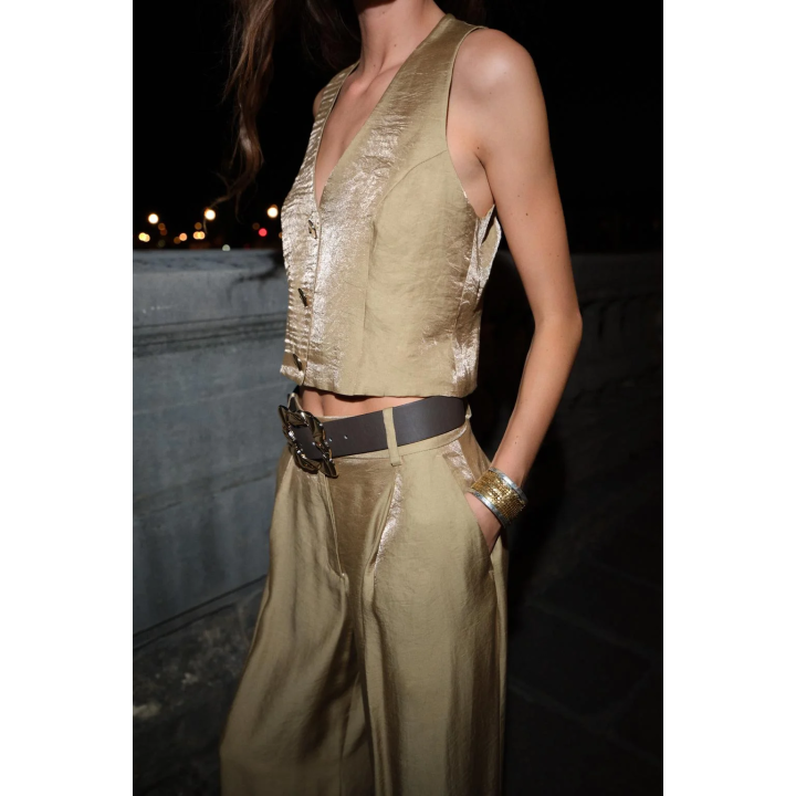 АТЛАСНЫЙ ТОП С ЗОЛОТИСТЫМИ ПУГОВИЦАМИ