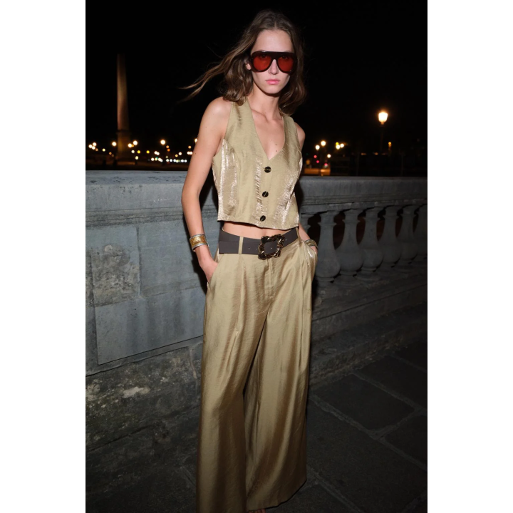 АТЛАСНЫЙ ТОП С ЗОЛОТИСТЫМИ ПУГОВИЦАМИ