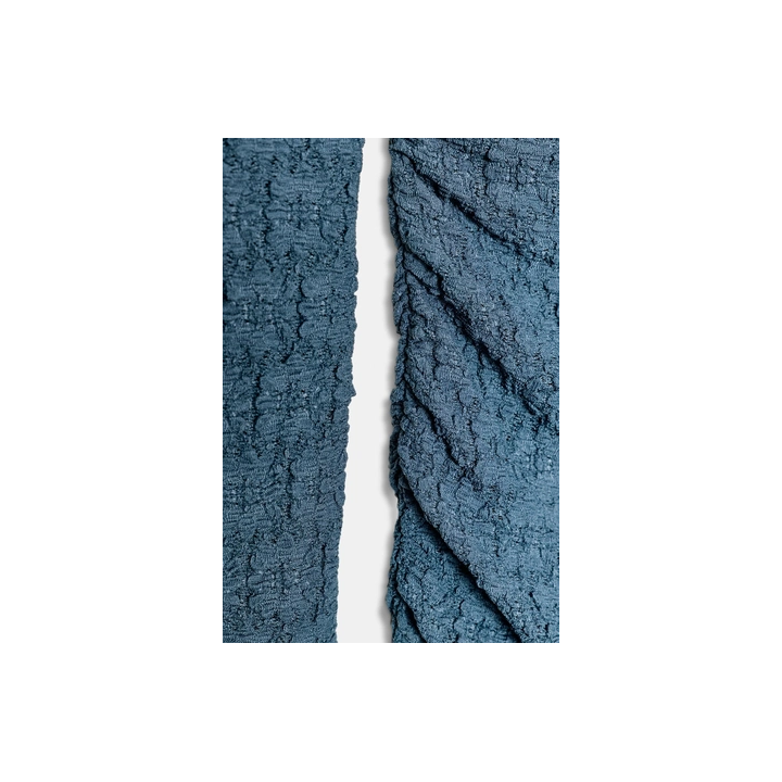 МИНИ-ПЛАТЬЕ СО СБОРКАМИ И ФАКТУРНОЙ ТКАНИ