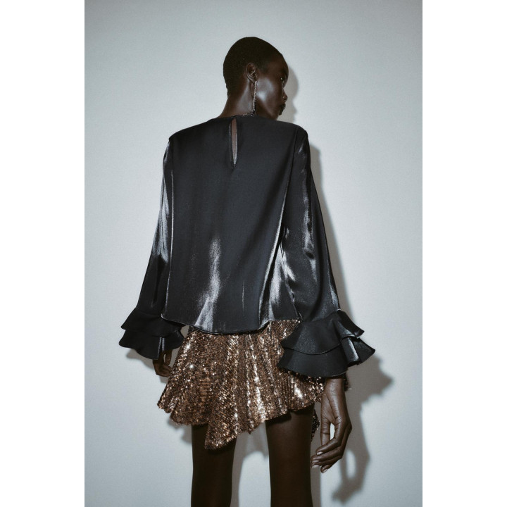 Блузка из блестящей ткани с оборками