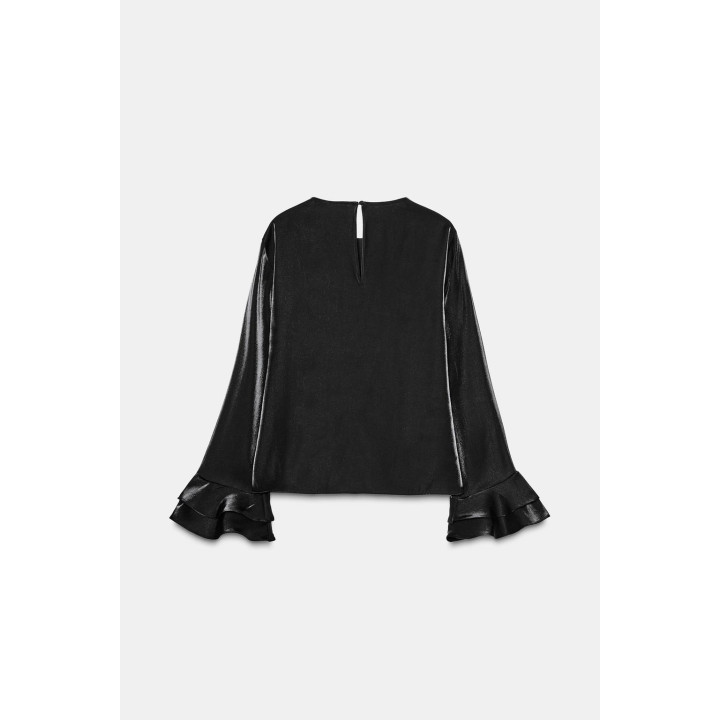 Блузка из блестящей ткани с оборками