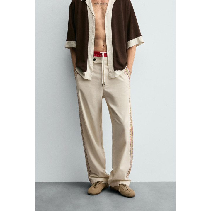 БРЮКИ С ВЫШИТЫМИ ЛАМПАСАМИ