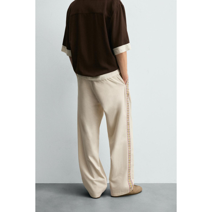 БРЮКИ С ВЫШИТЫМИ ЛАМПАСАМИ