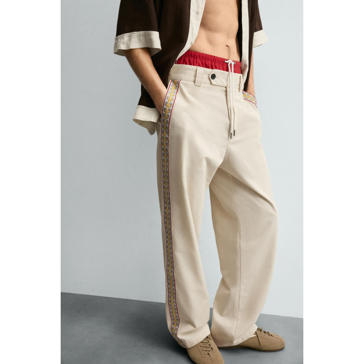 БРЮКИ С ВЫШИТЫМИ ЛАМПАСАМИ